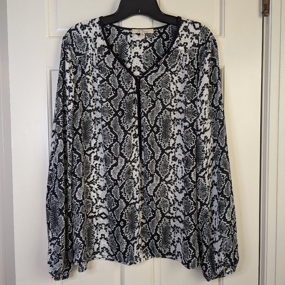 La Serein (StitchFix) Snake Print Black & White Long Sleeved Blouse / Top - XL